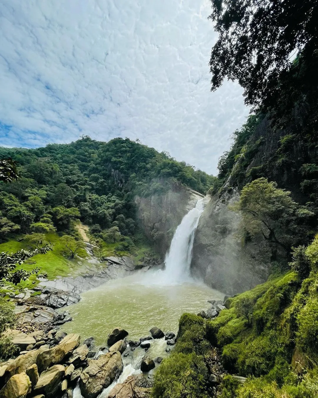 dunhinda falls in badulla