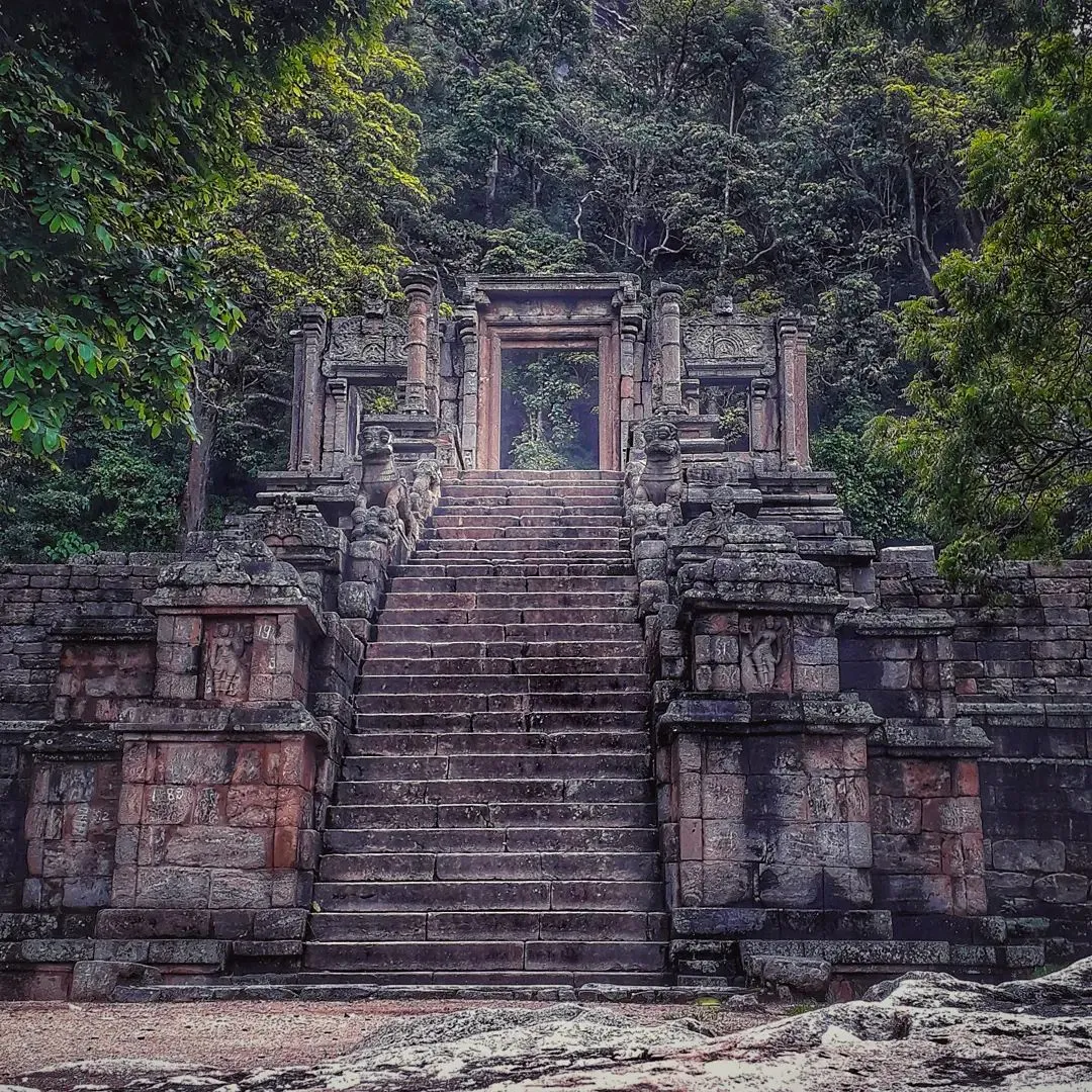 the stone staircase of yapahuwa