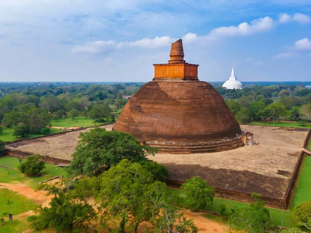 picutre of Anuradhapura stupa