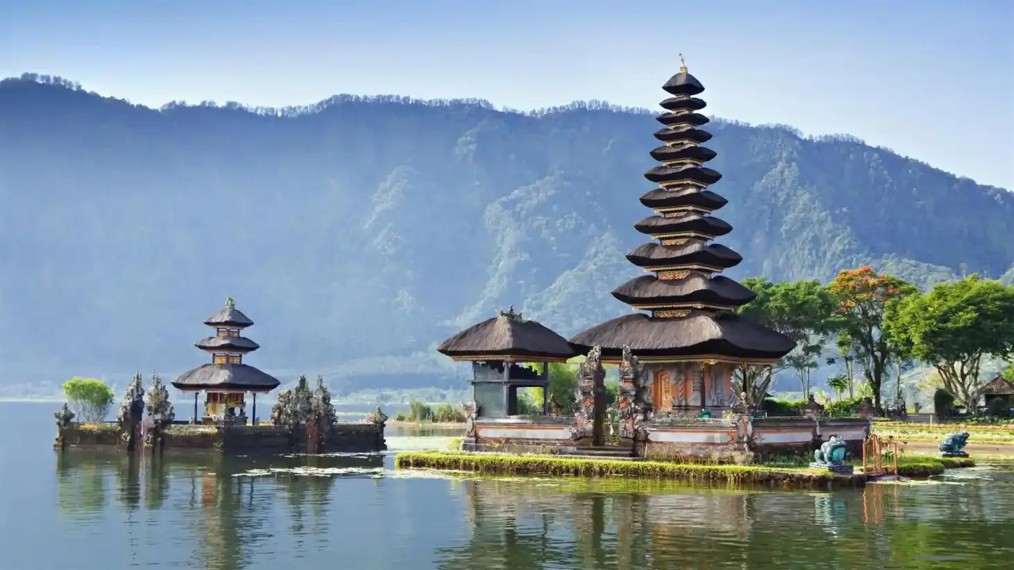  Ulun Danu Temple Bali, Indonesia
