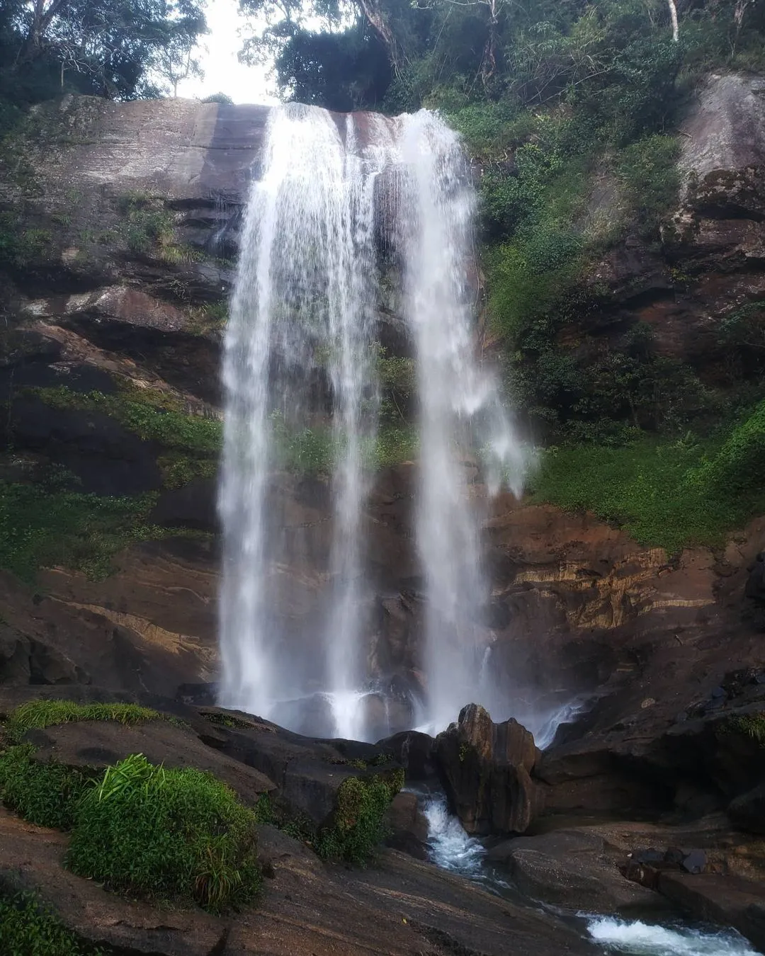 waterfalls in Mandaran Nuwara