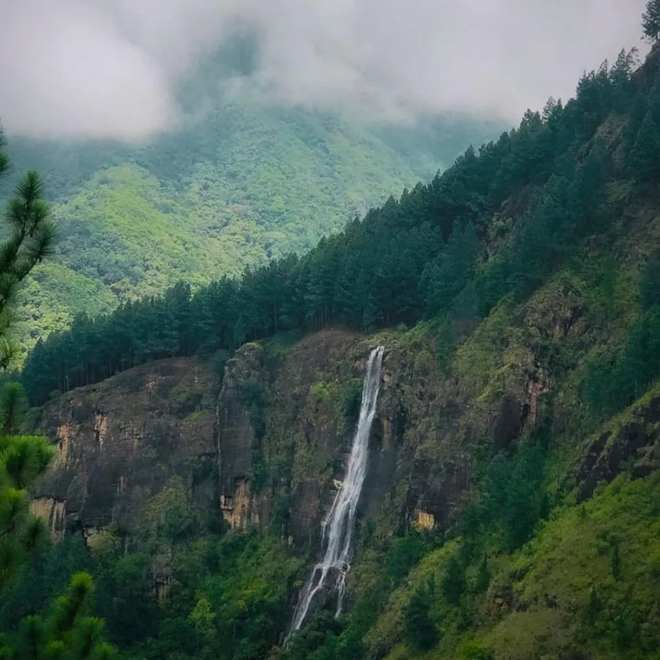 Bambarakanda Falls