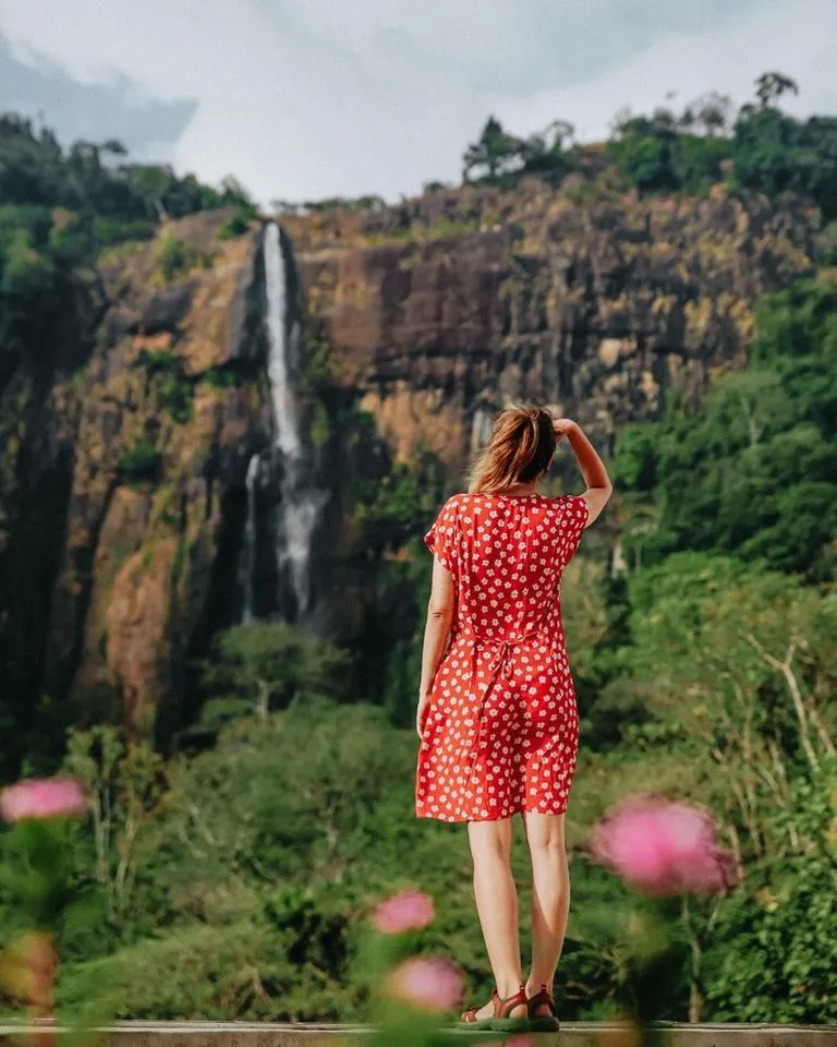 girl is looking at marvel of Diyaluma Falls