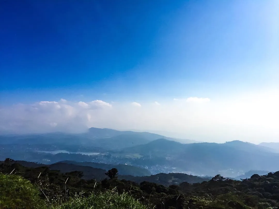 view from pidurutalagala mountain