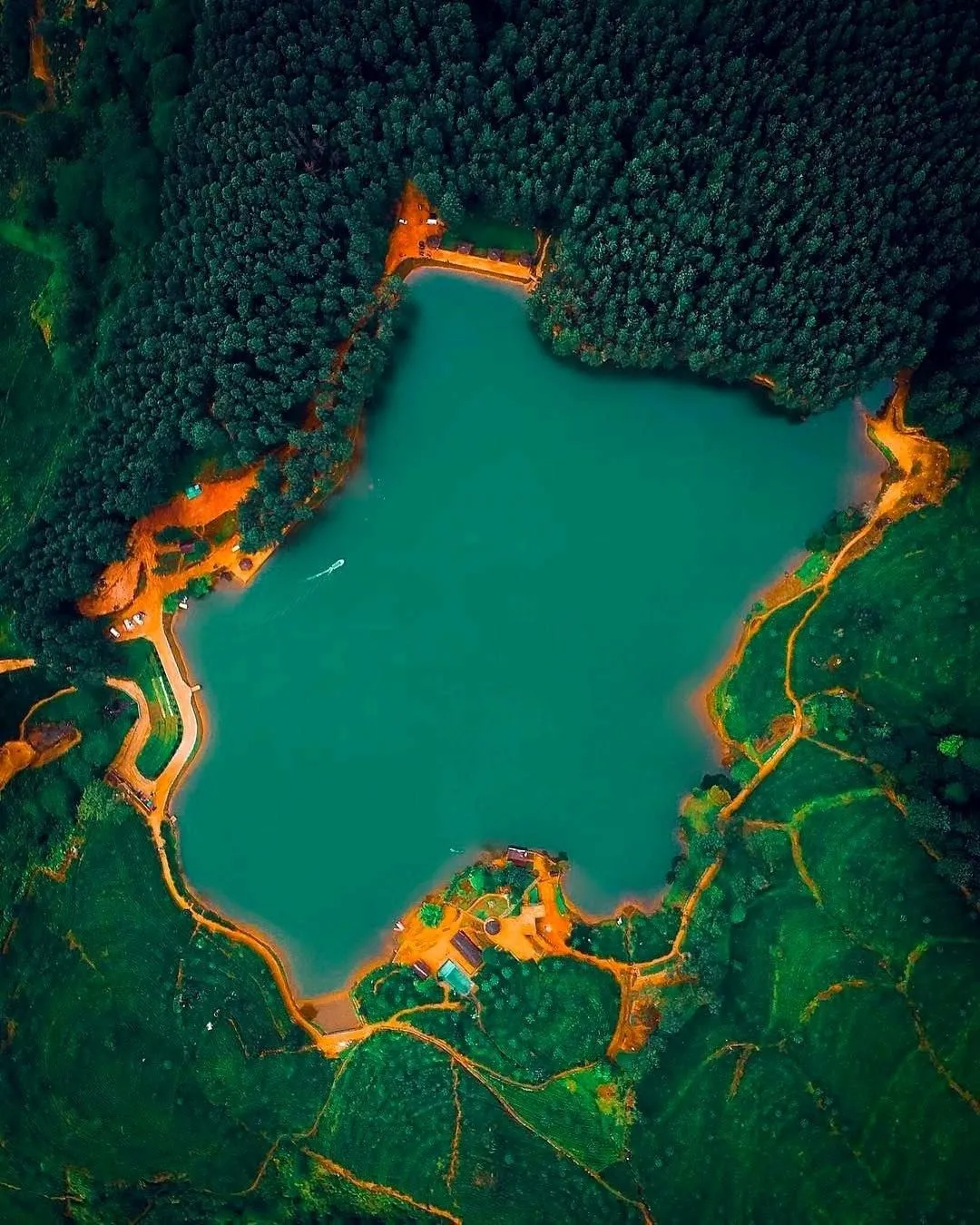 Sembuwatte Lake in Matale